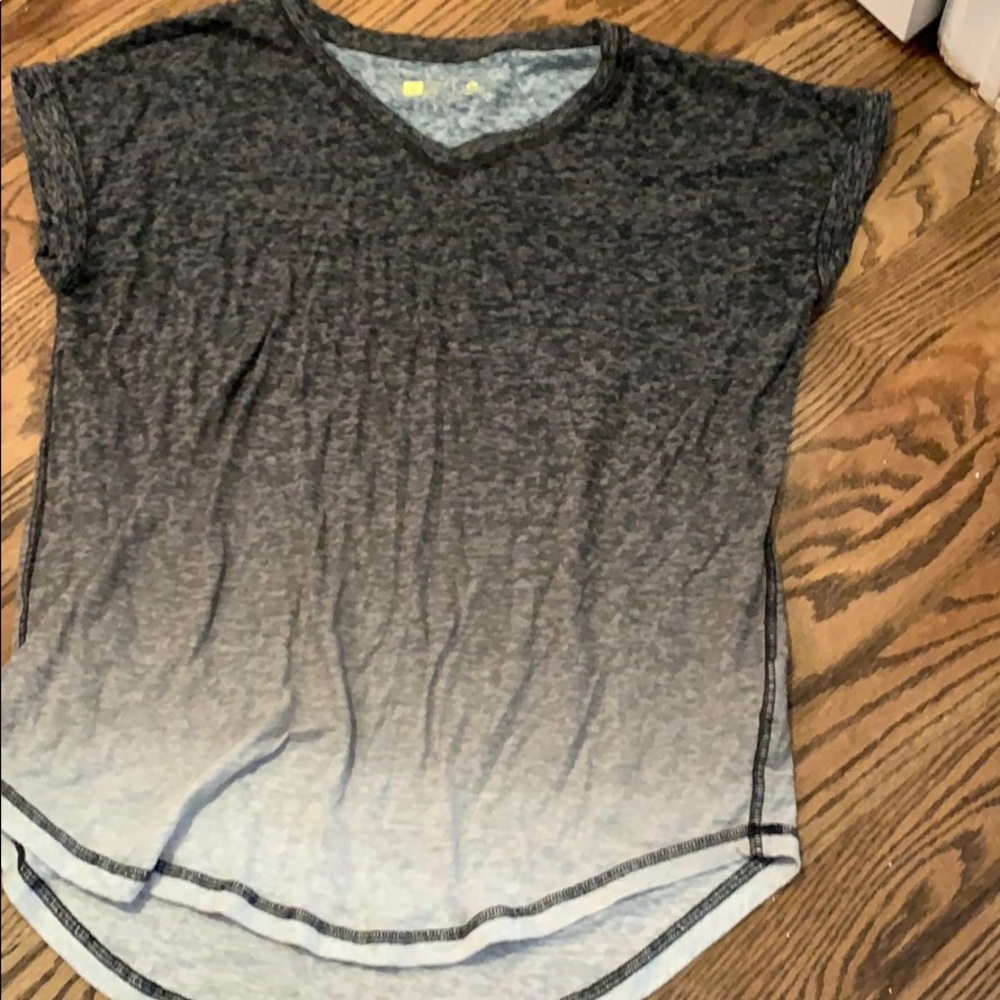 Xersion women’s work out shirt